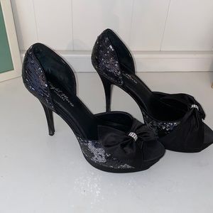 Night Moves Sequin Dress shoes 4.5 inch heel Prom worthy !!